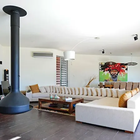 فيلة Luxury 11 *